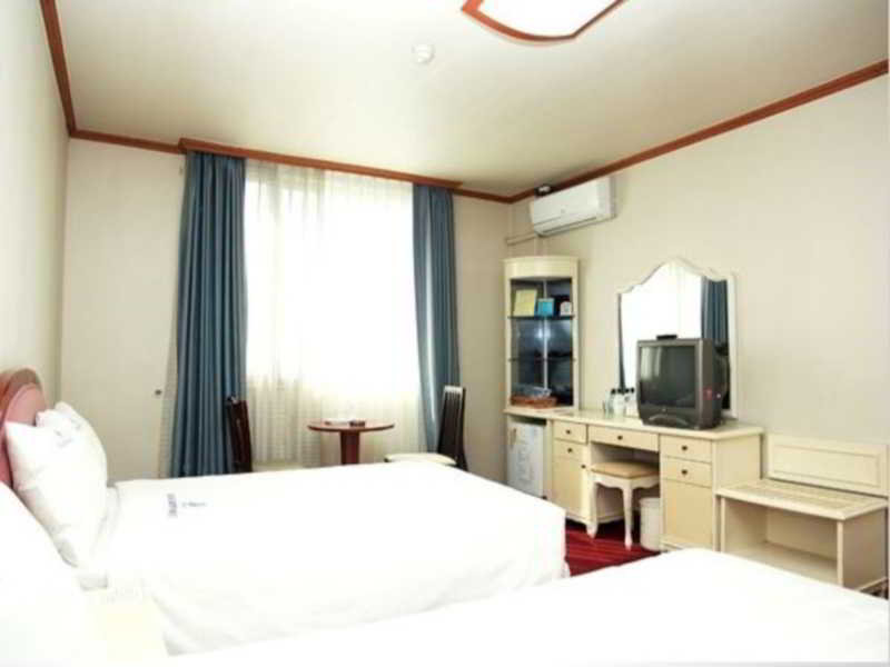 New Island Tourist Hotel