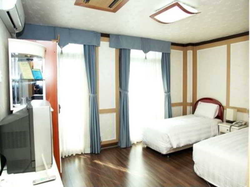 New Island Tourist Hotel
