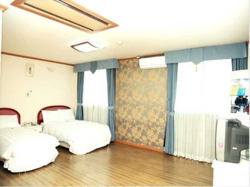 New Island Tourist Hotel