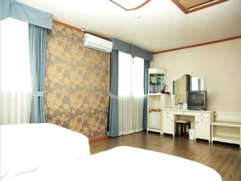 New Island Tourist Hotel