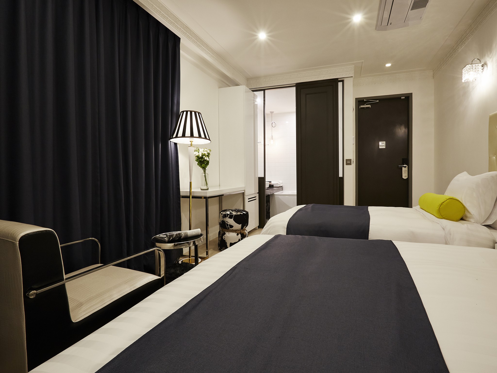 Urban Island Hotel