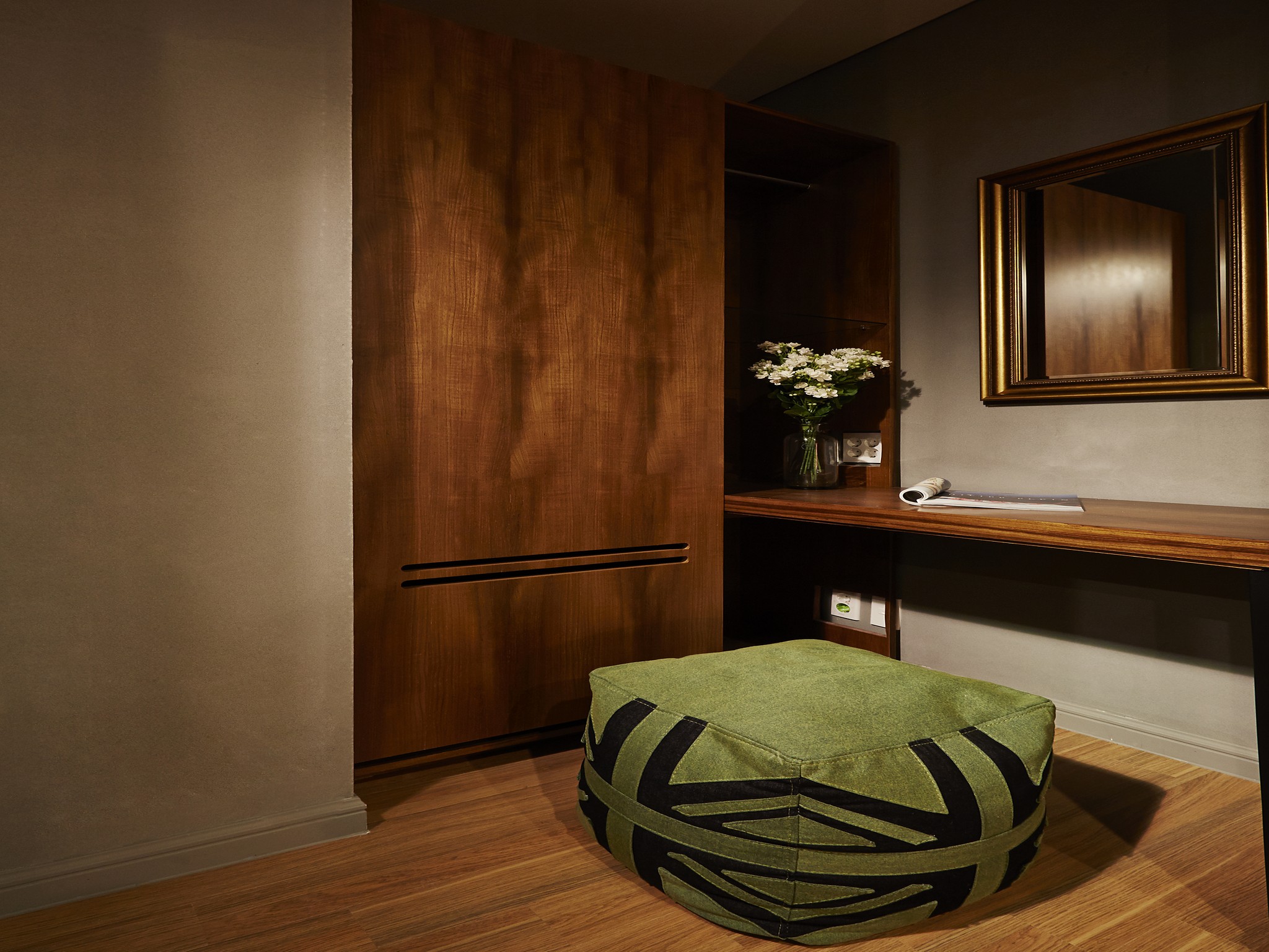 Urban Island Hotel