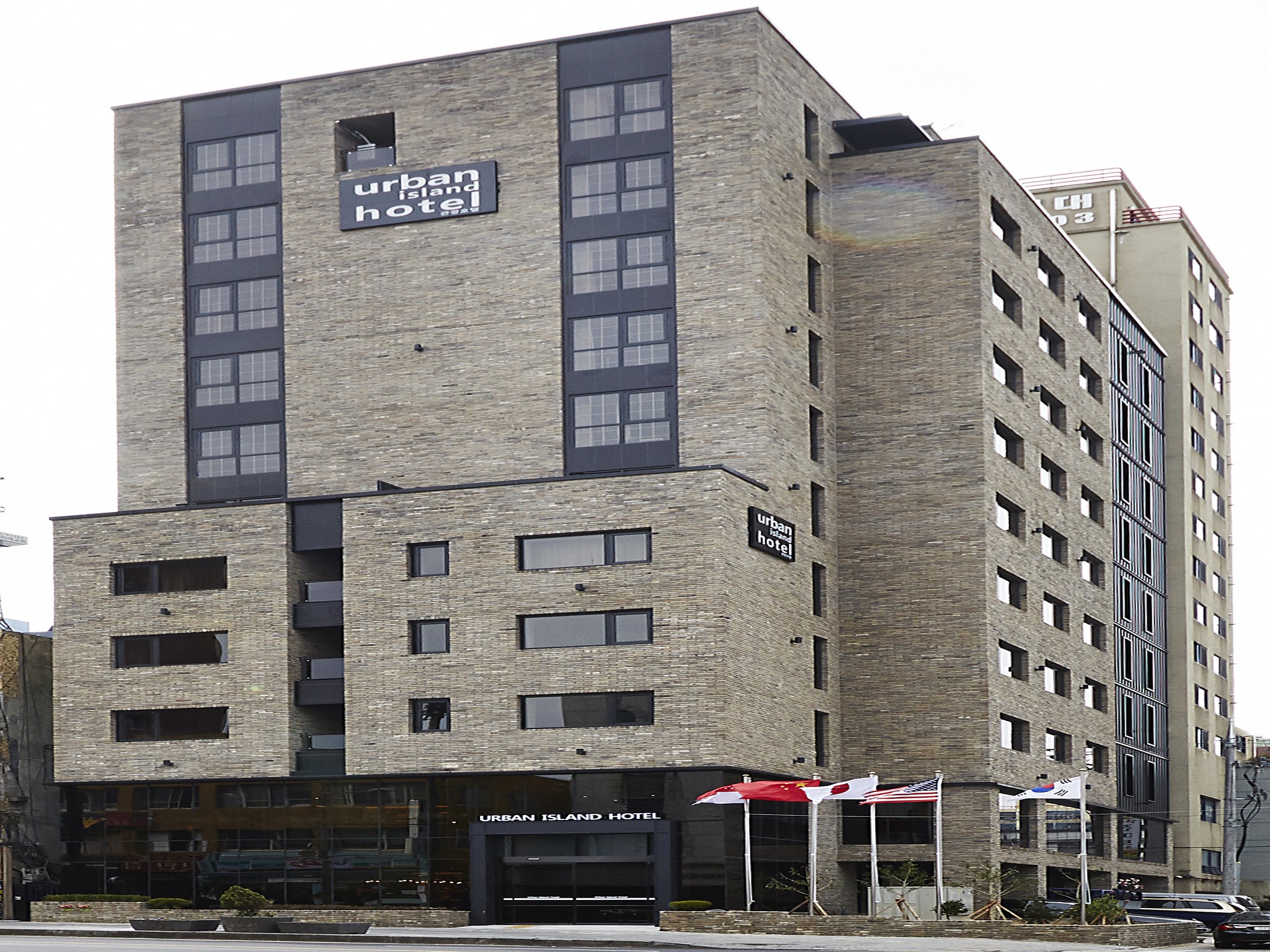 Urban Island Hotel