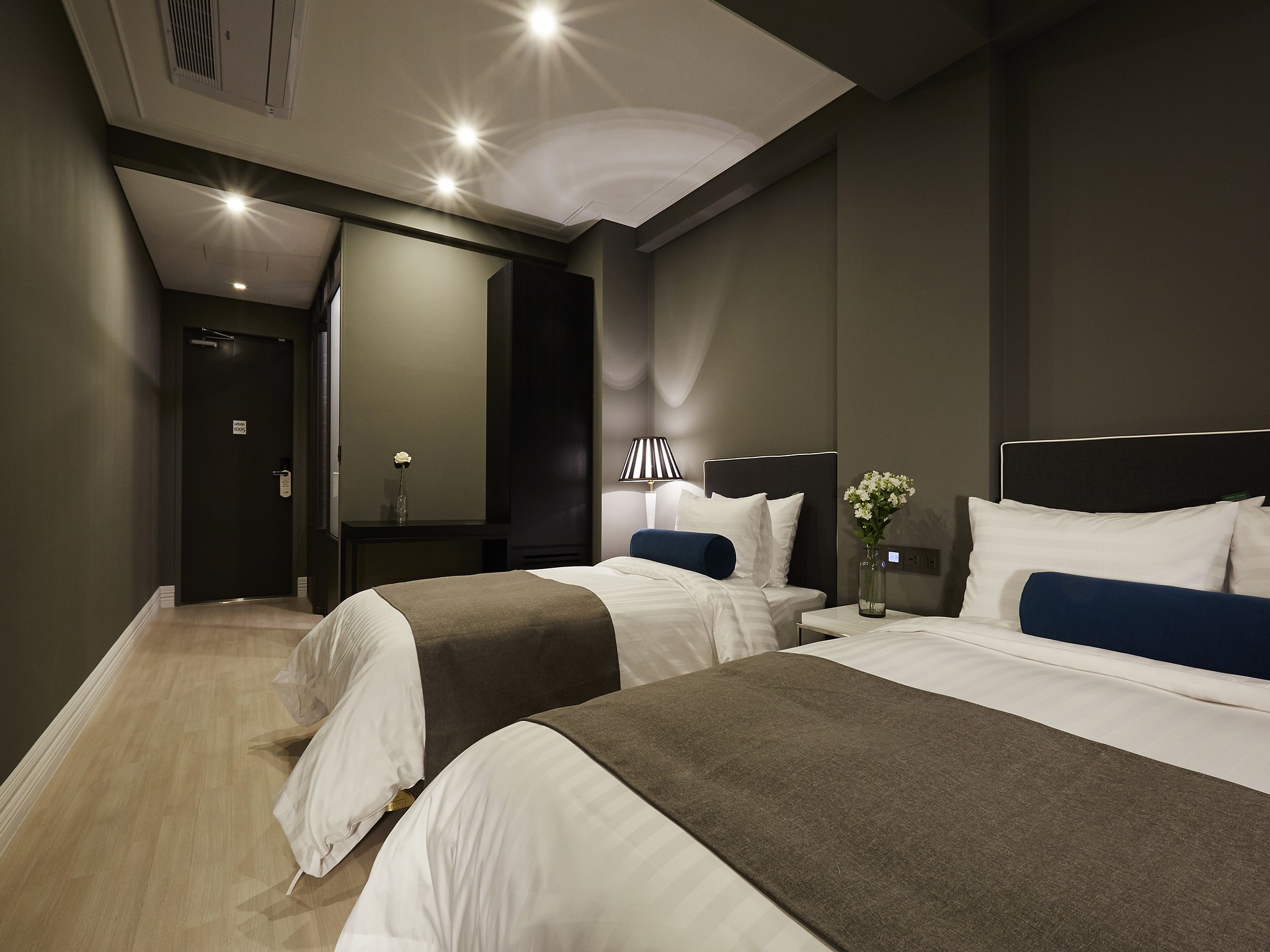 Urban Island Hotel