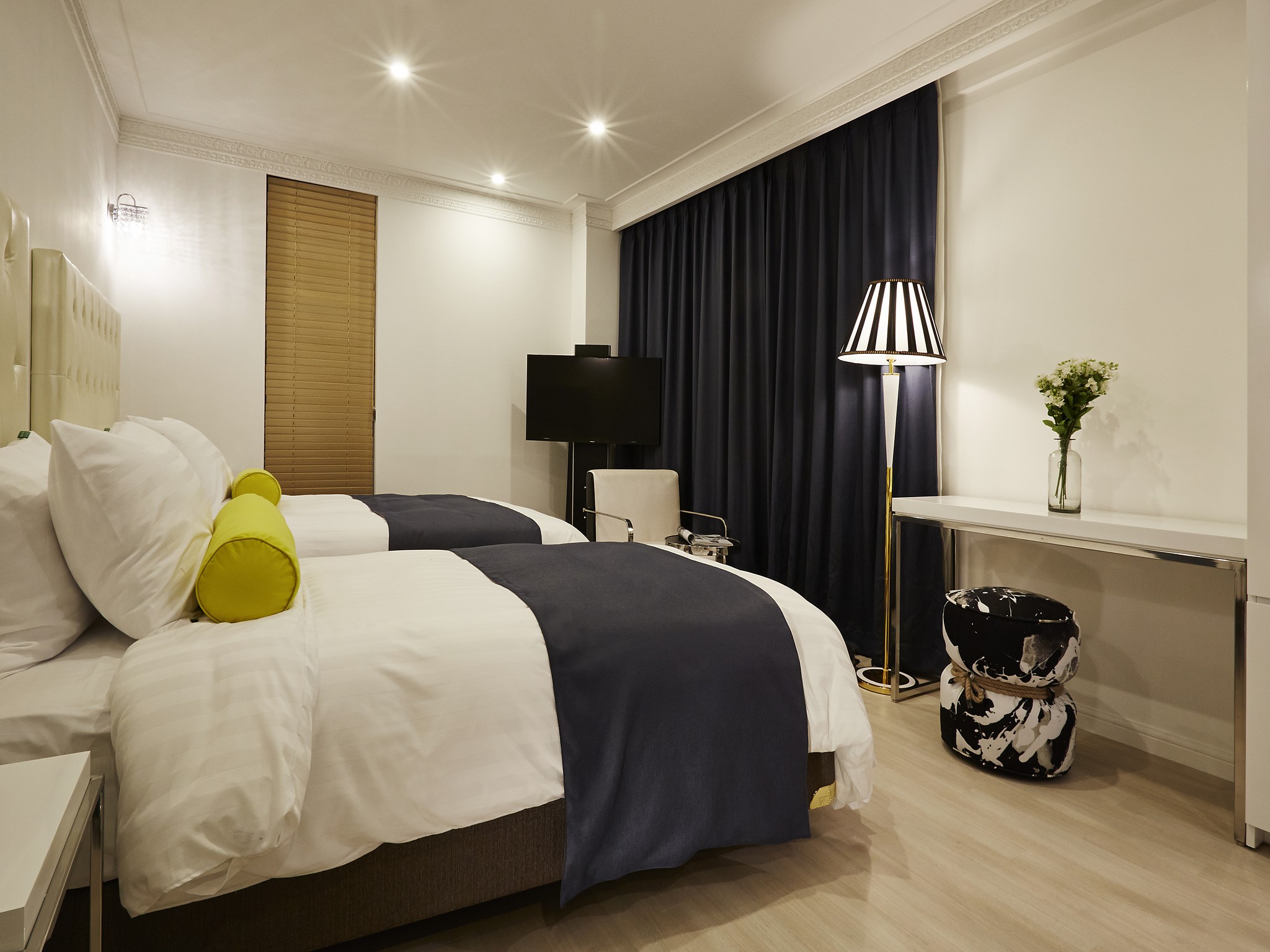Urban Island Hotel
