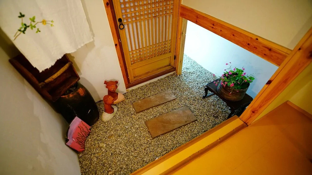 Gamsung Hanok