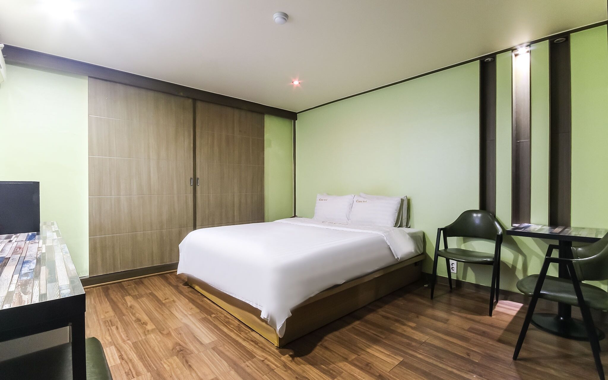 Q Motel