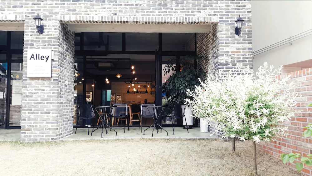Alley Guesthouse