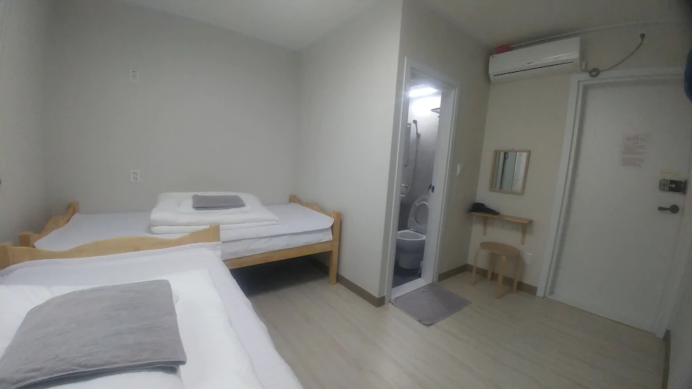 Alley Guesthouse