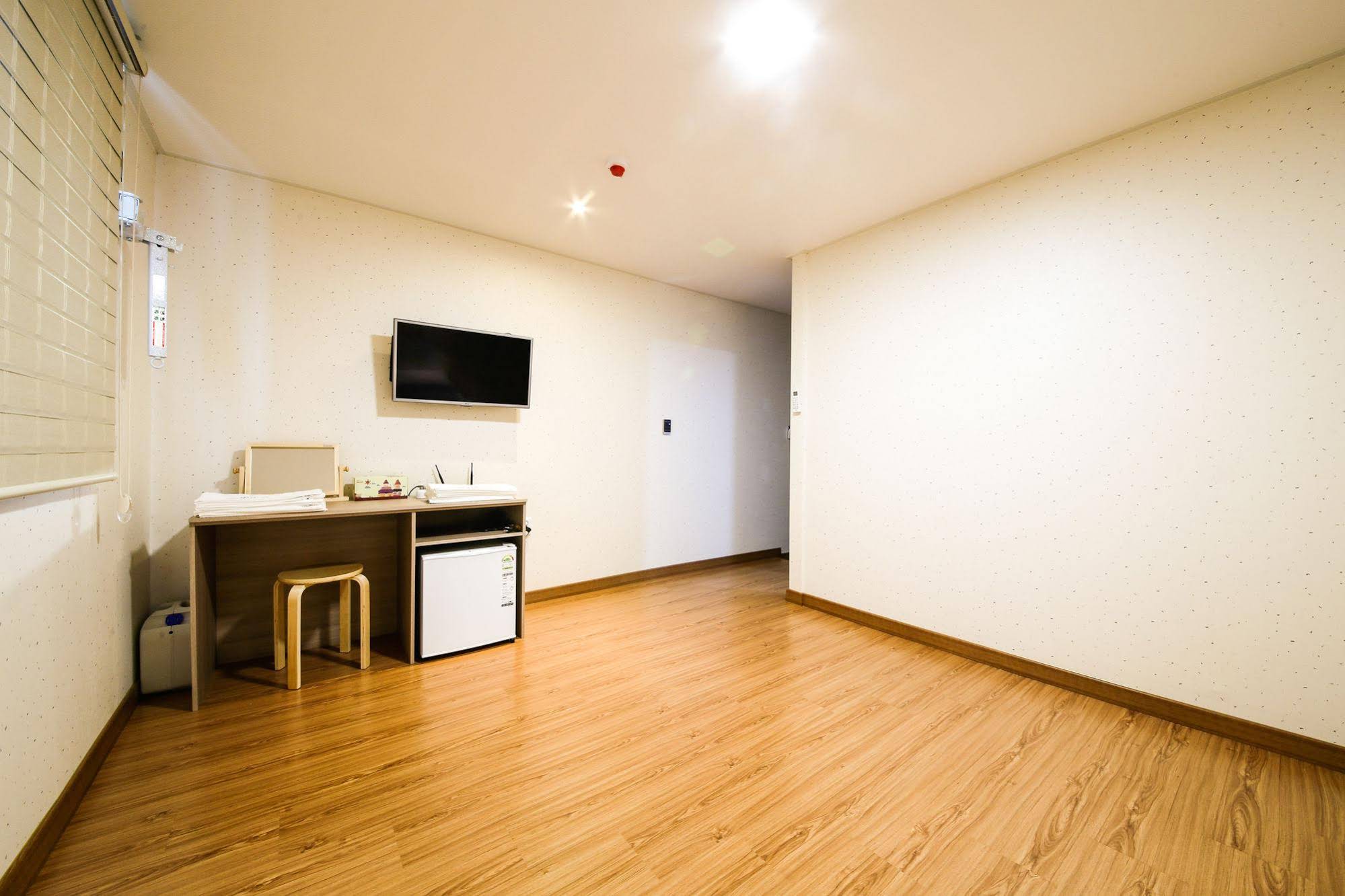 G House Mini Hotel & Guest House - Hostel