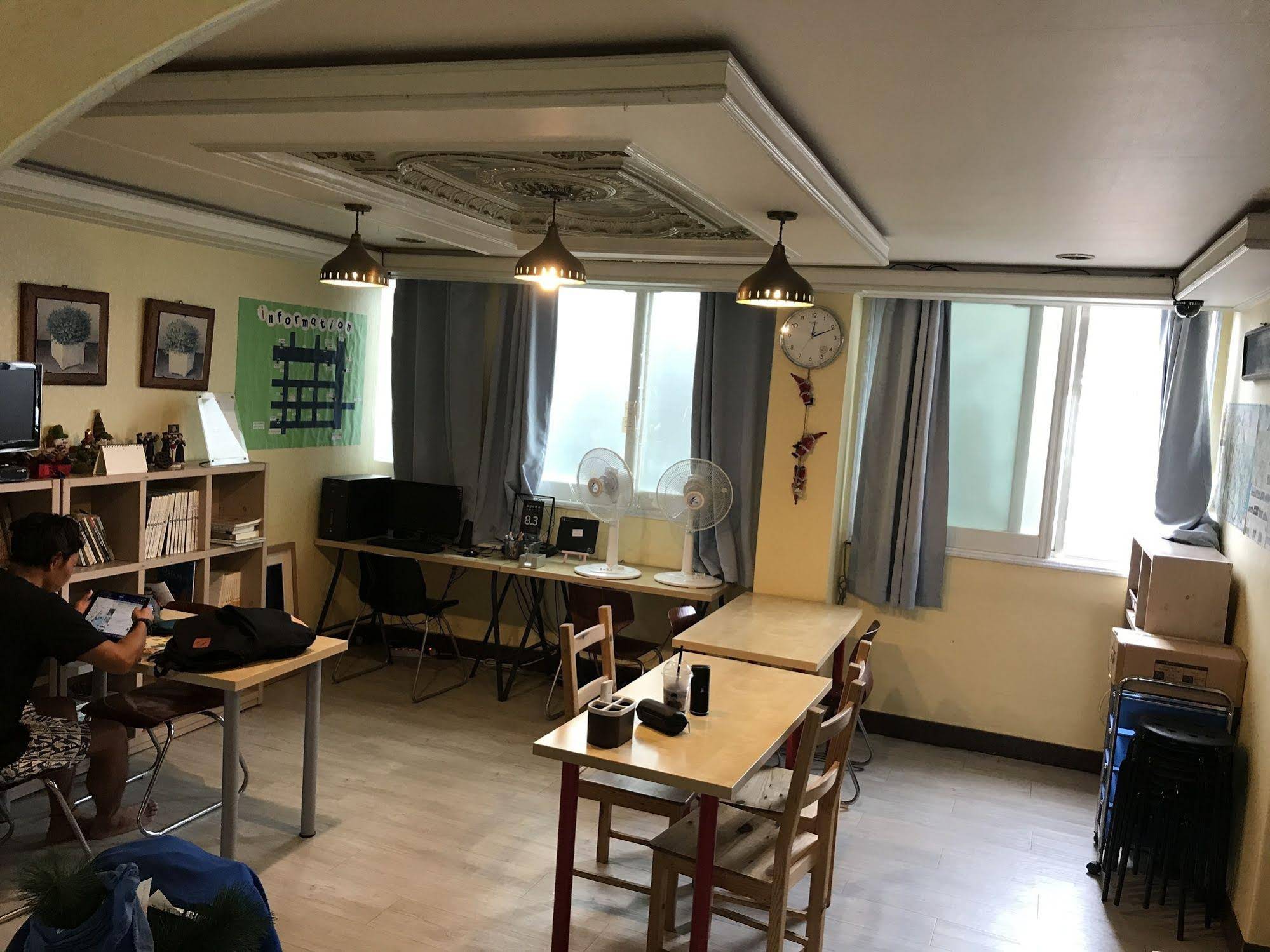 Guesthouse Santa Hostel