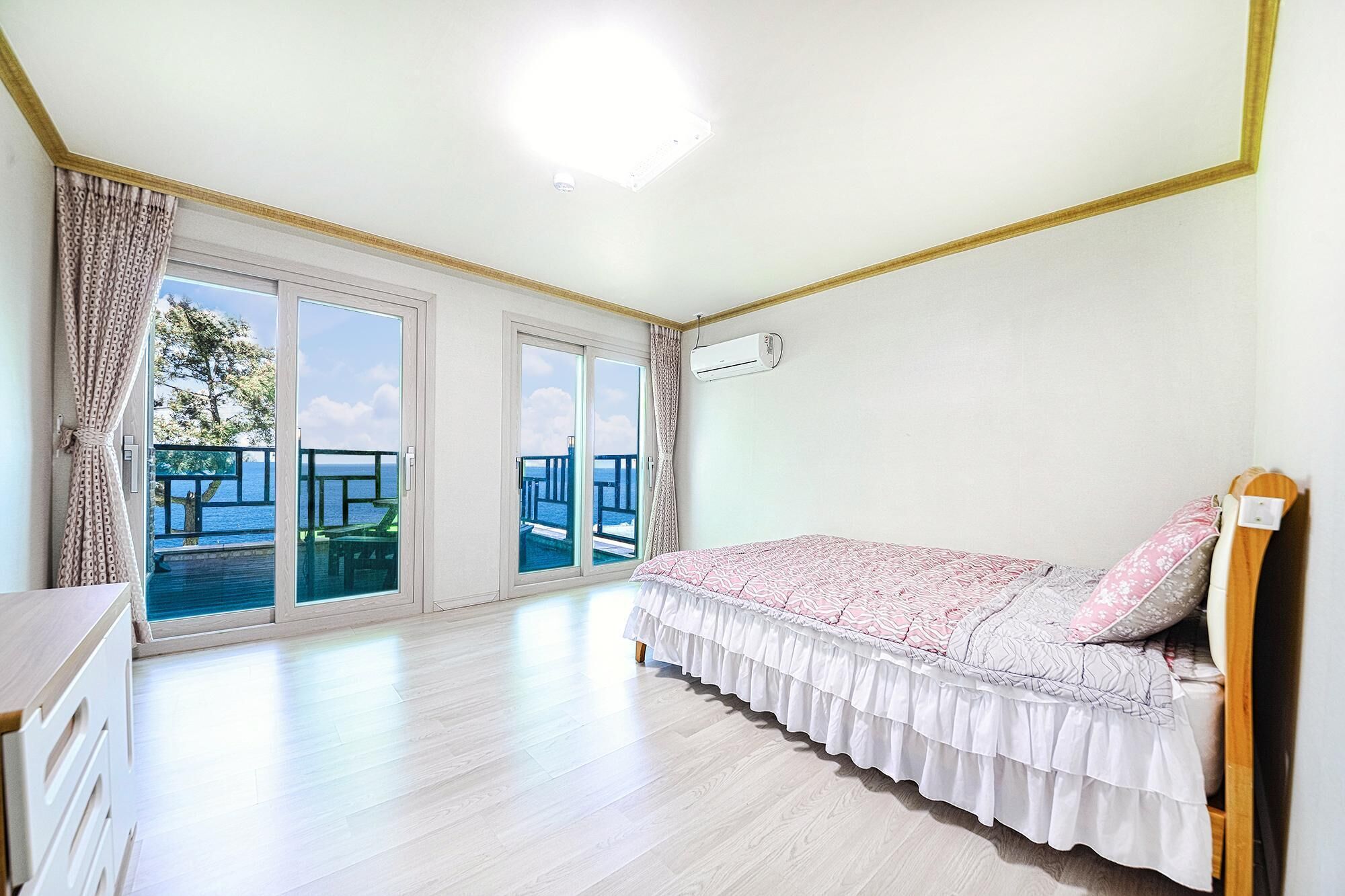 Gyeongju Oceanville Pension