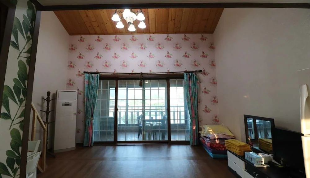 Gyeongju Raspberry Pension