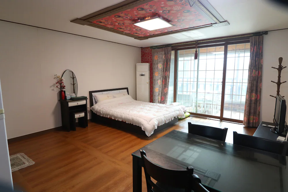 Gyeongju Raspberry Pension