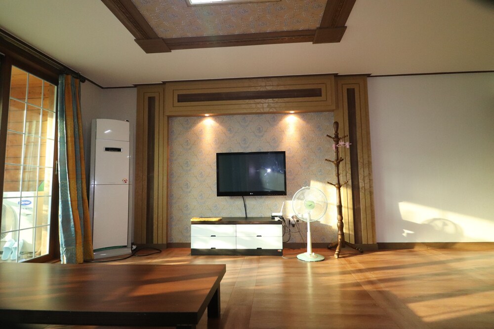 Gyeongju Raspberry Pension