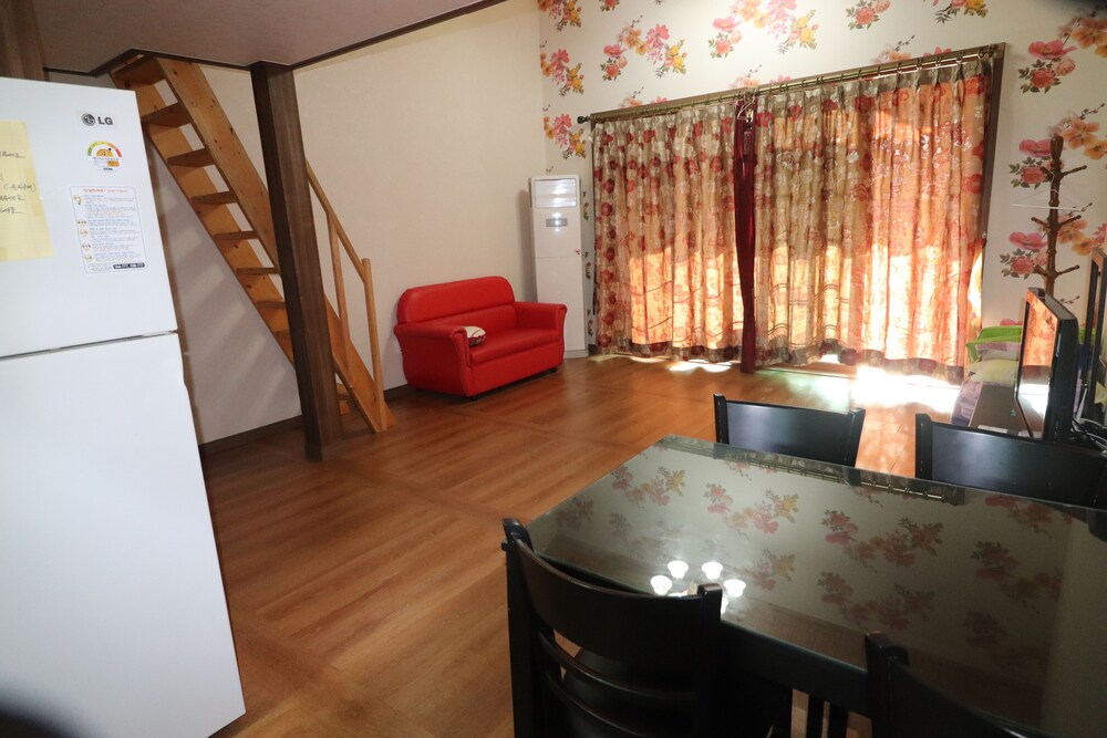 Gyeongju Raspberry Pension
