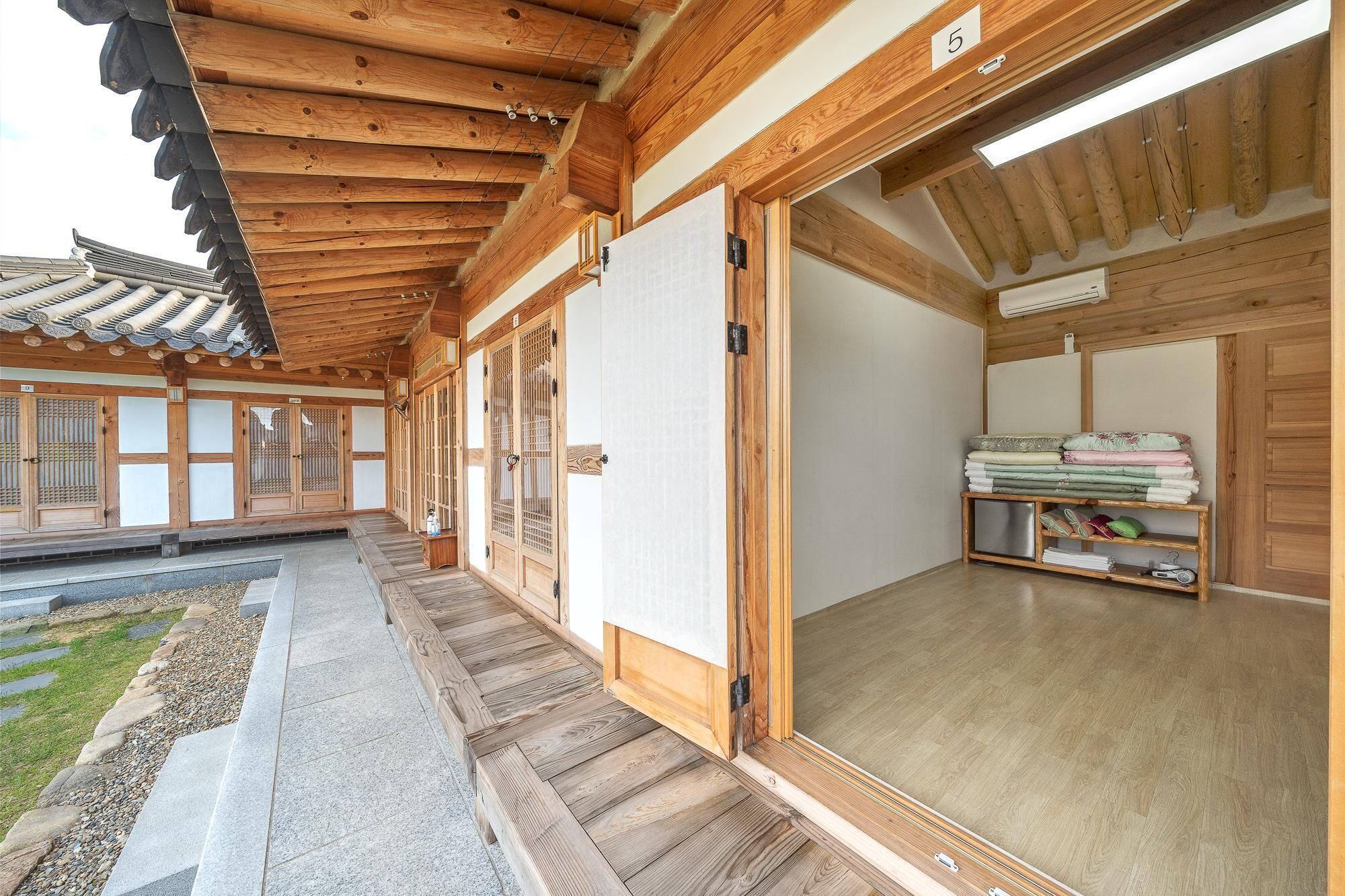 Gyeongju Wadamjung Hanok Pension