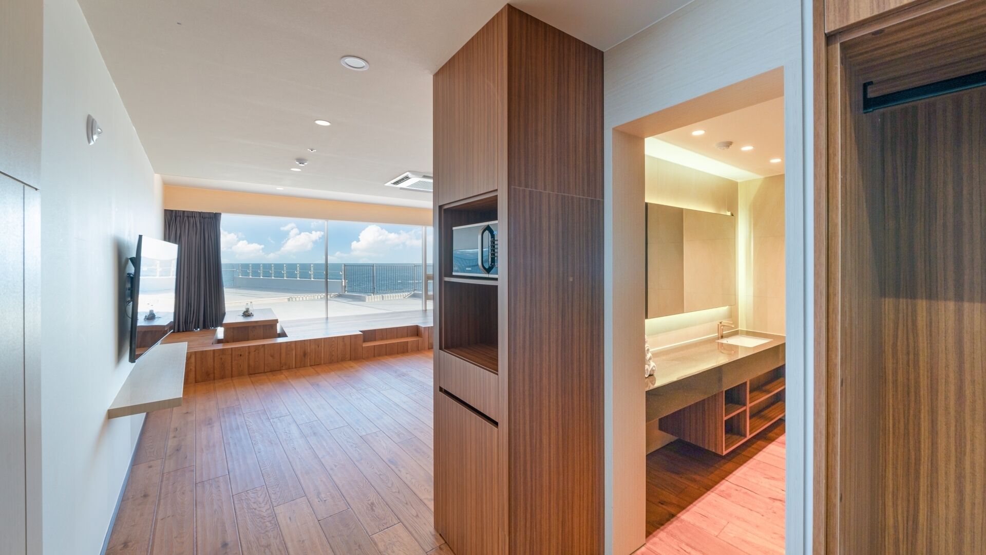 Sharp & Flat Hotel