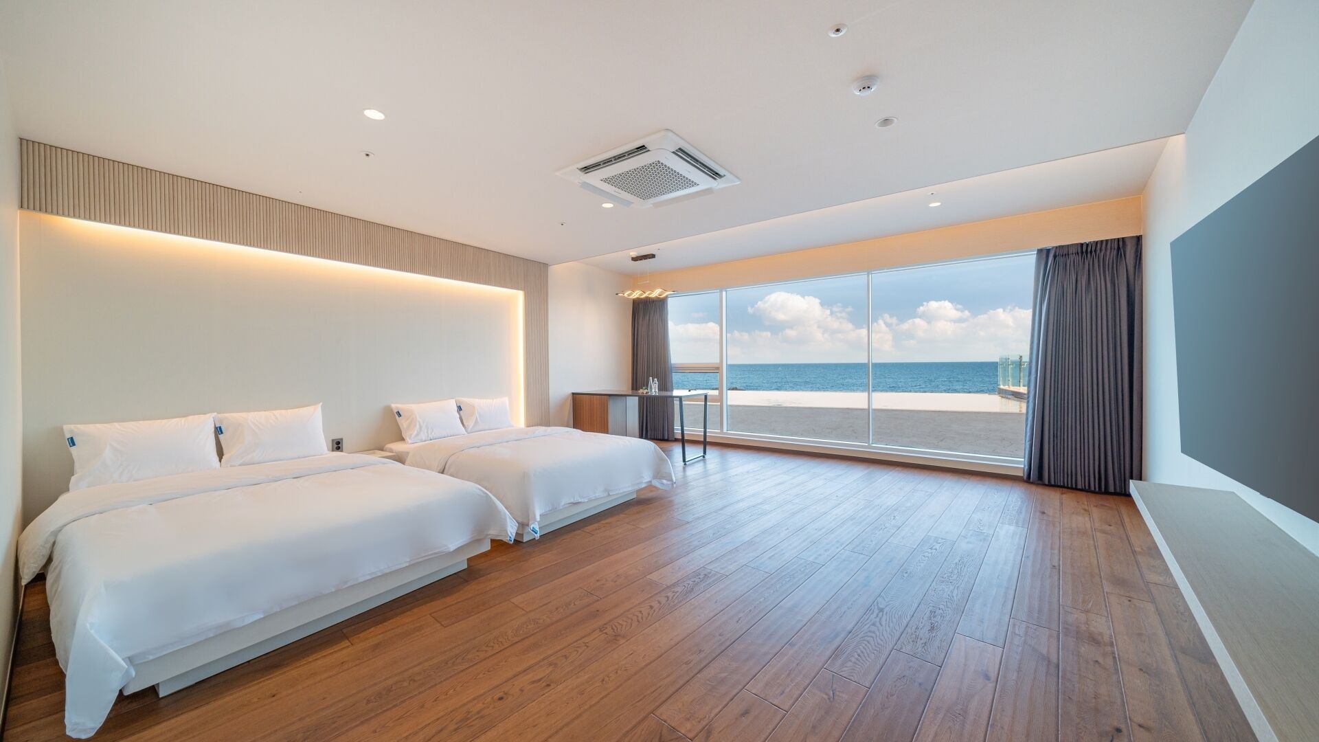 Sharp & Flat Hotel