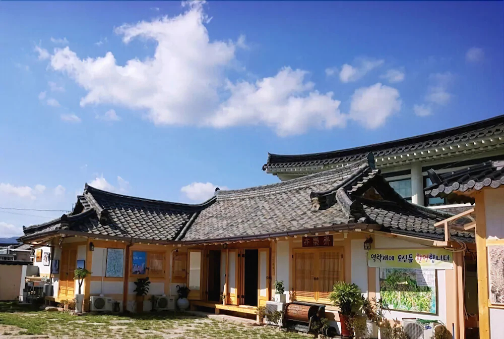 Yeokrakjae Hanok Guesthouse