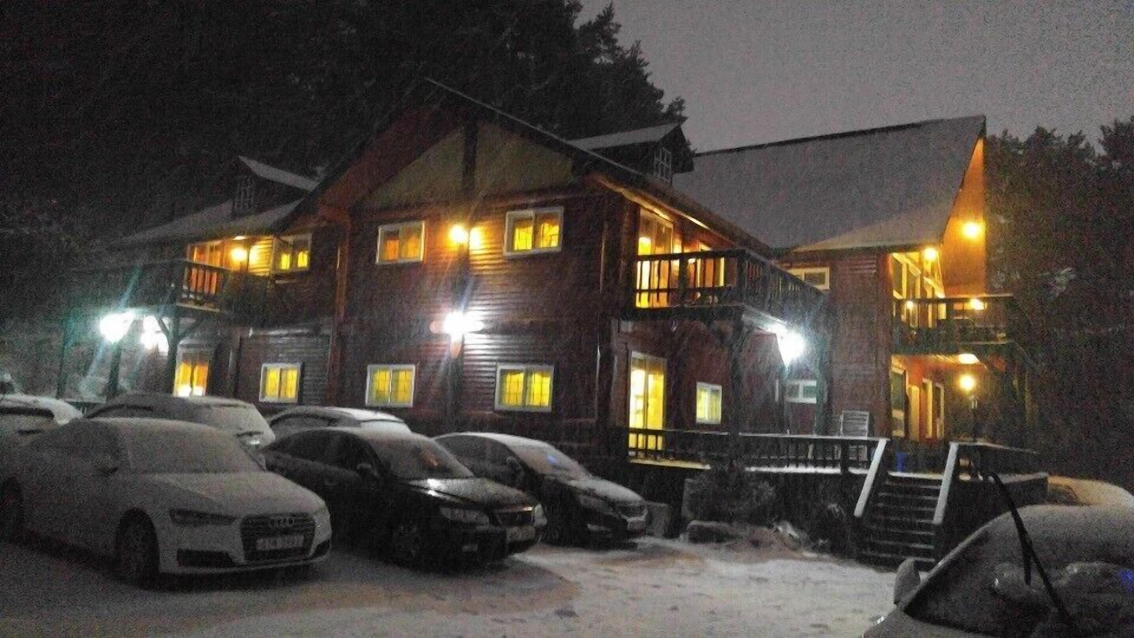 Muju Naos Pension