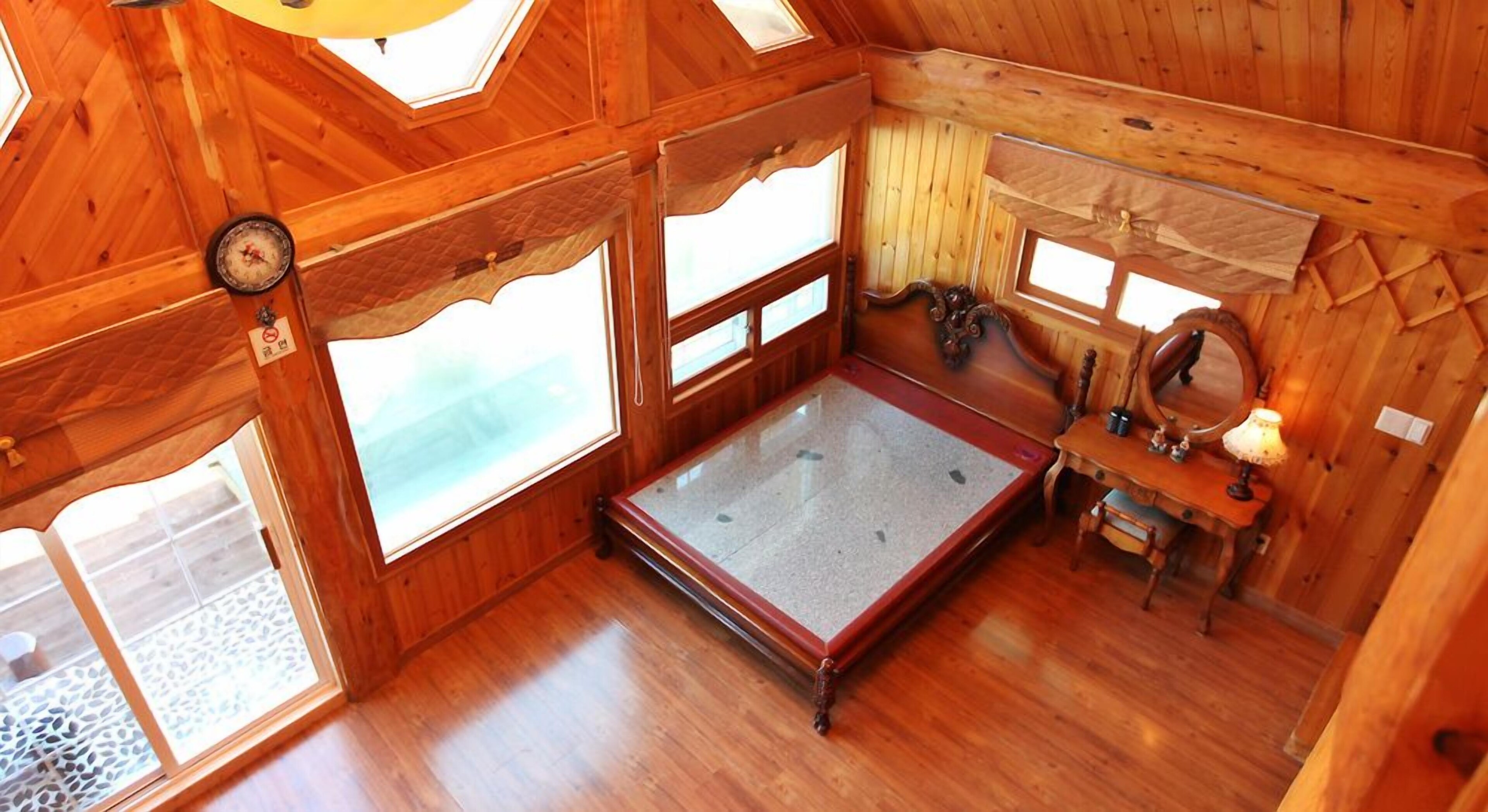 Muju Naos Pension