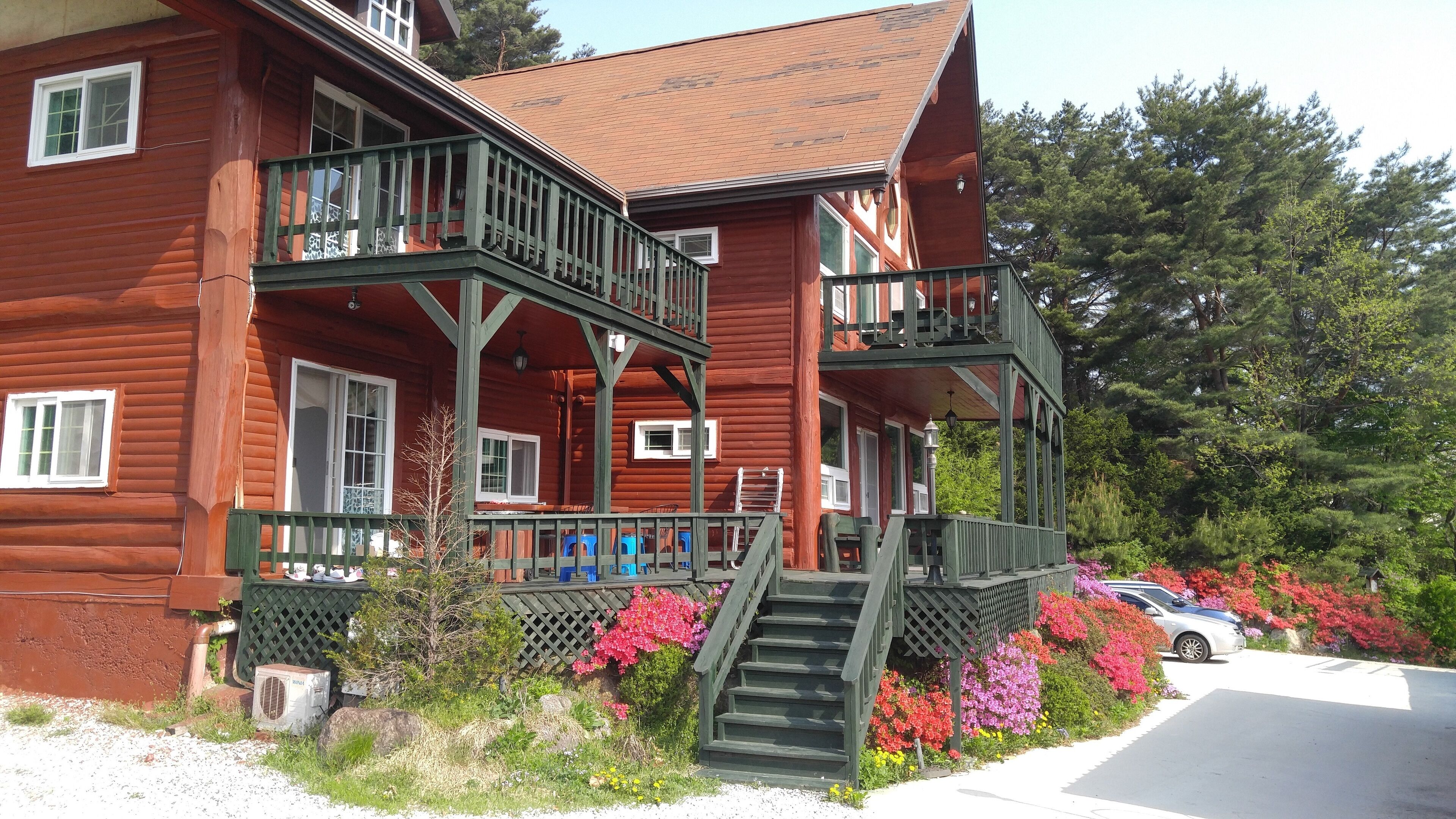 Muju Naos Pension