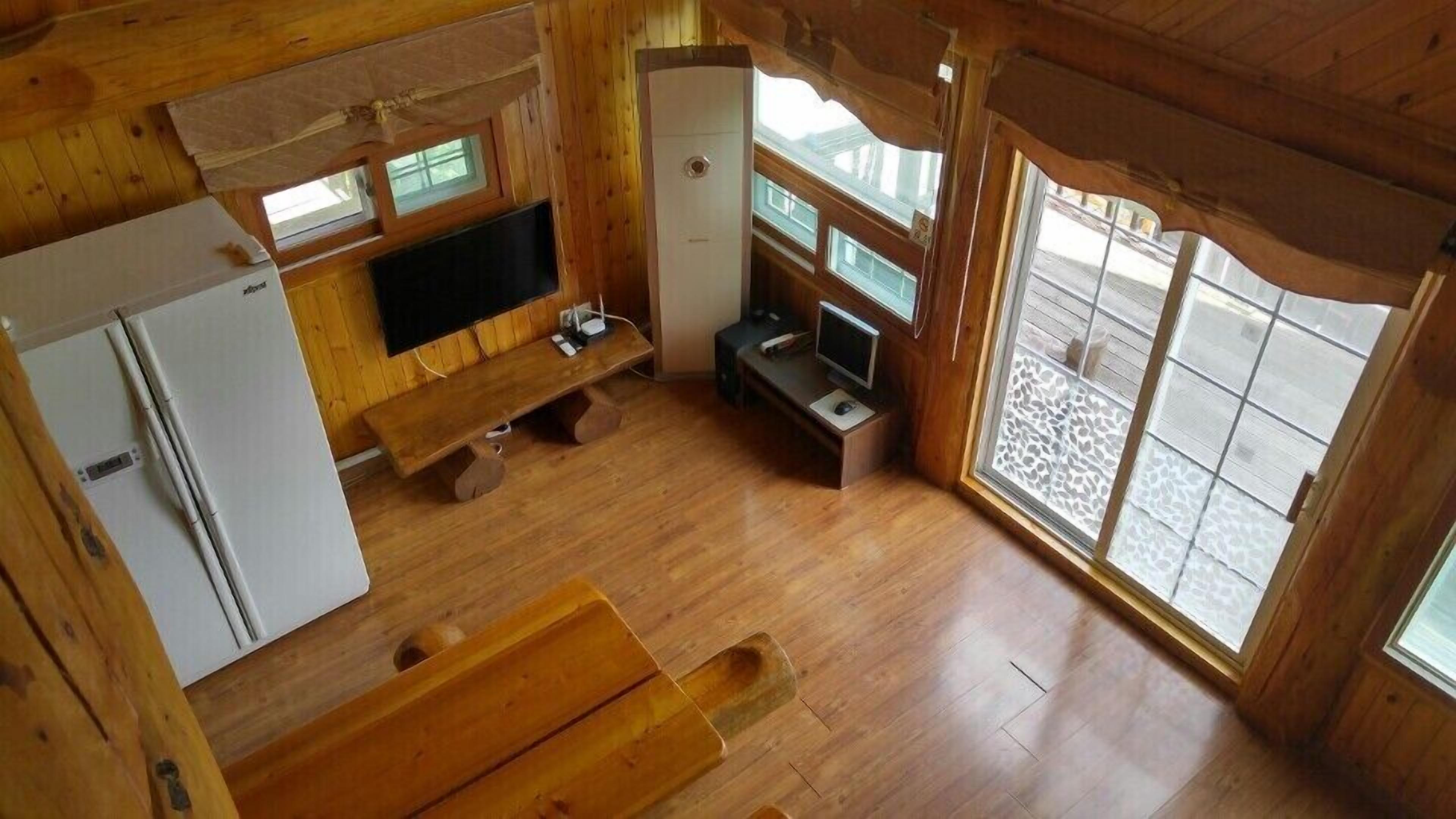 Muju Naos Pension