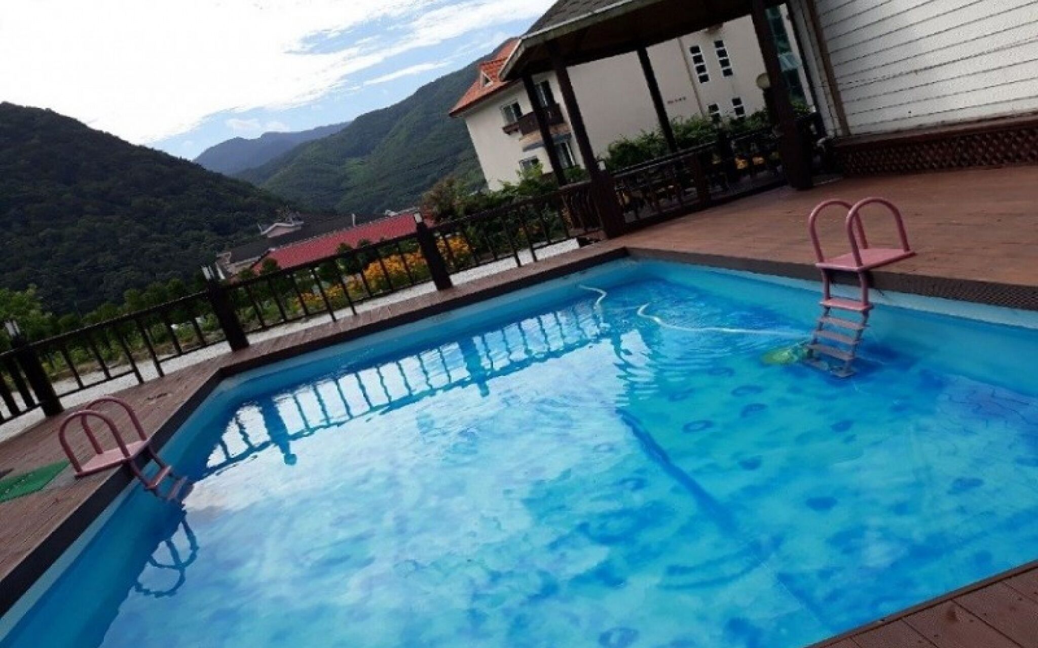 Muju Snowflower Travel Pension