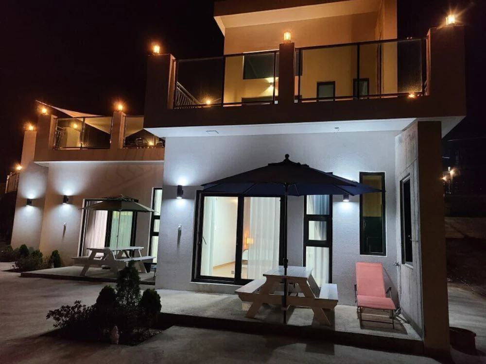 Lim Sea Side Poolvilla Pension