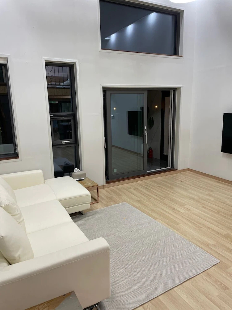 Lim Sea Side Poolvilla Pension