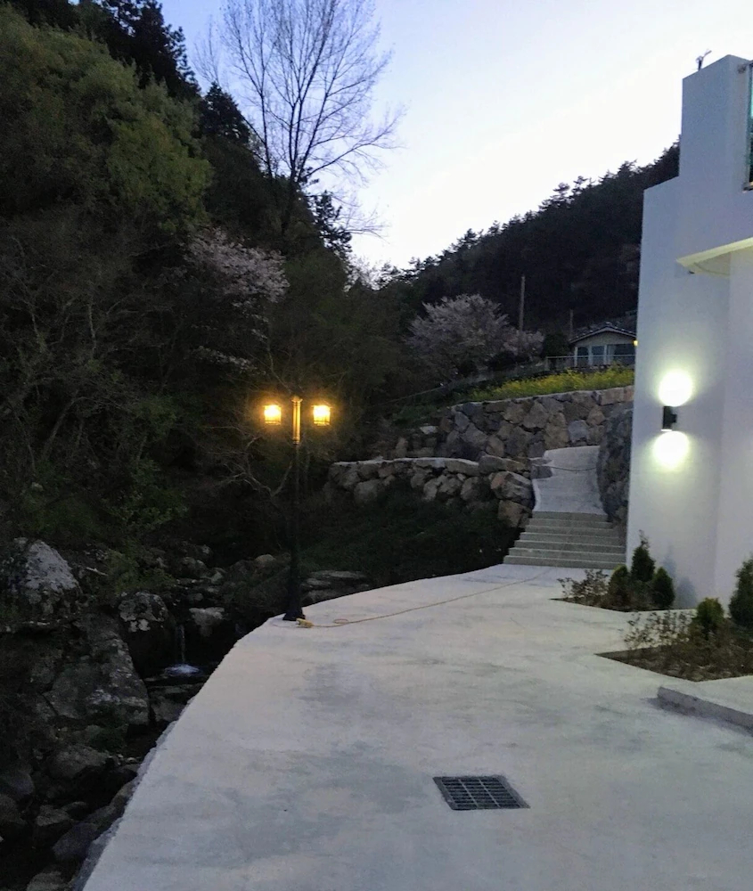 Lim Sea Side Poolvilla Pension