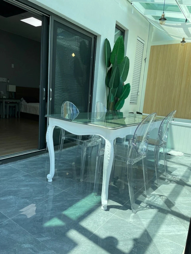 Lim Sea Side Poolvilla Pension