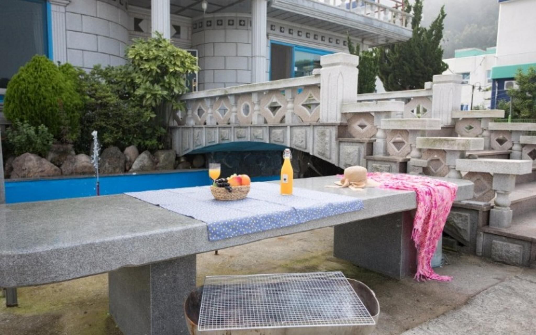 Namhae Badatga Byeoljang Pension