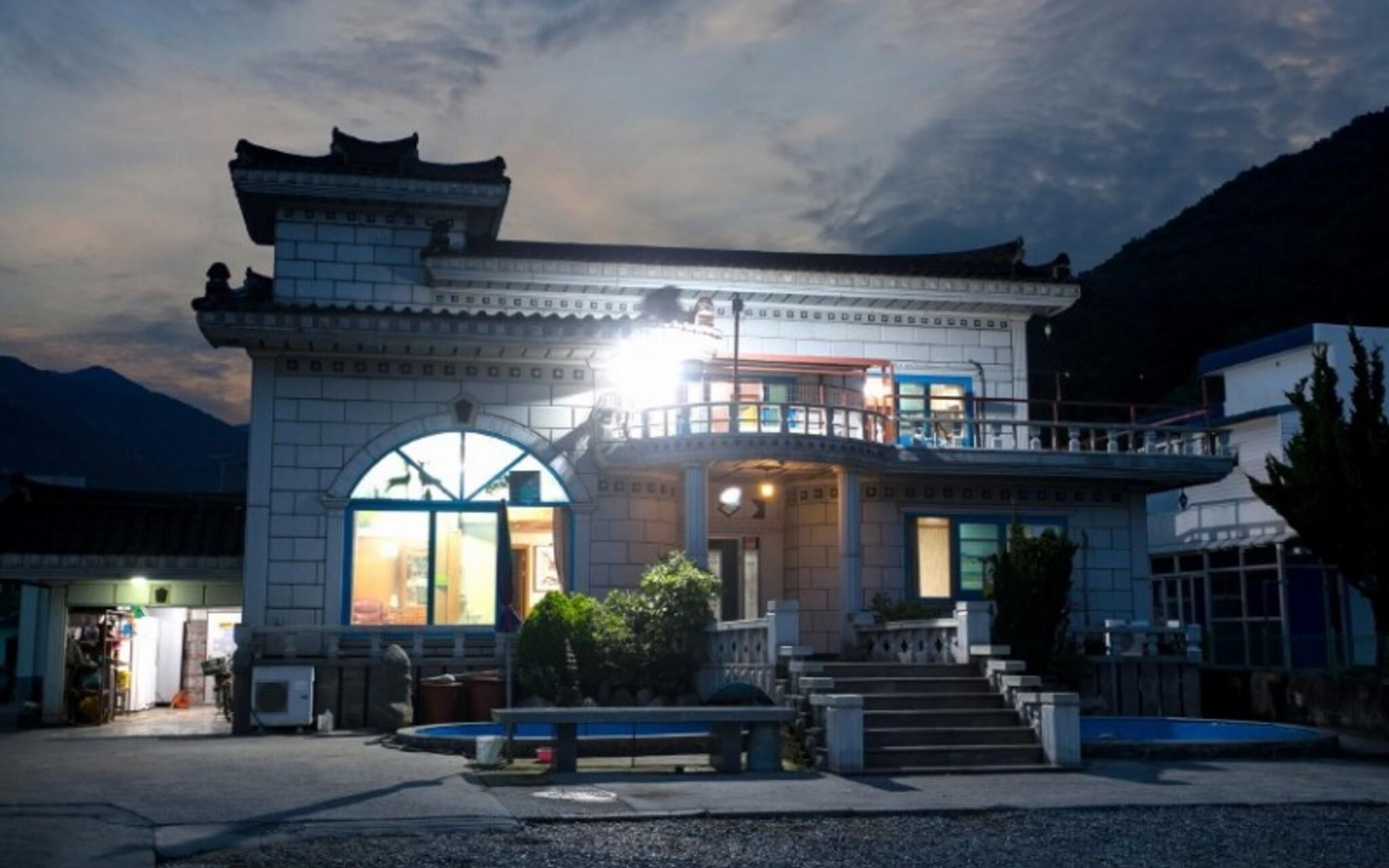 Namhae Badatga Byeoljang Pension
