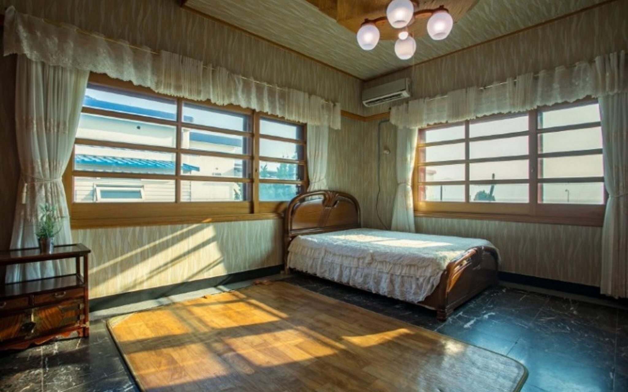 Namhae Badatga Byeoljang Pension