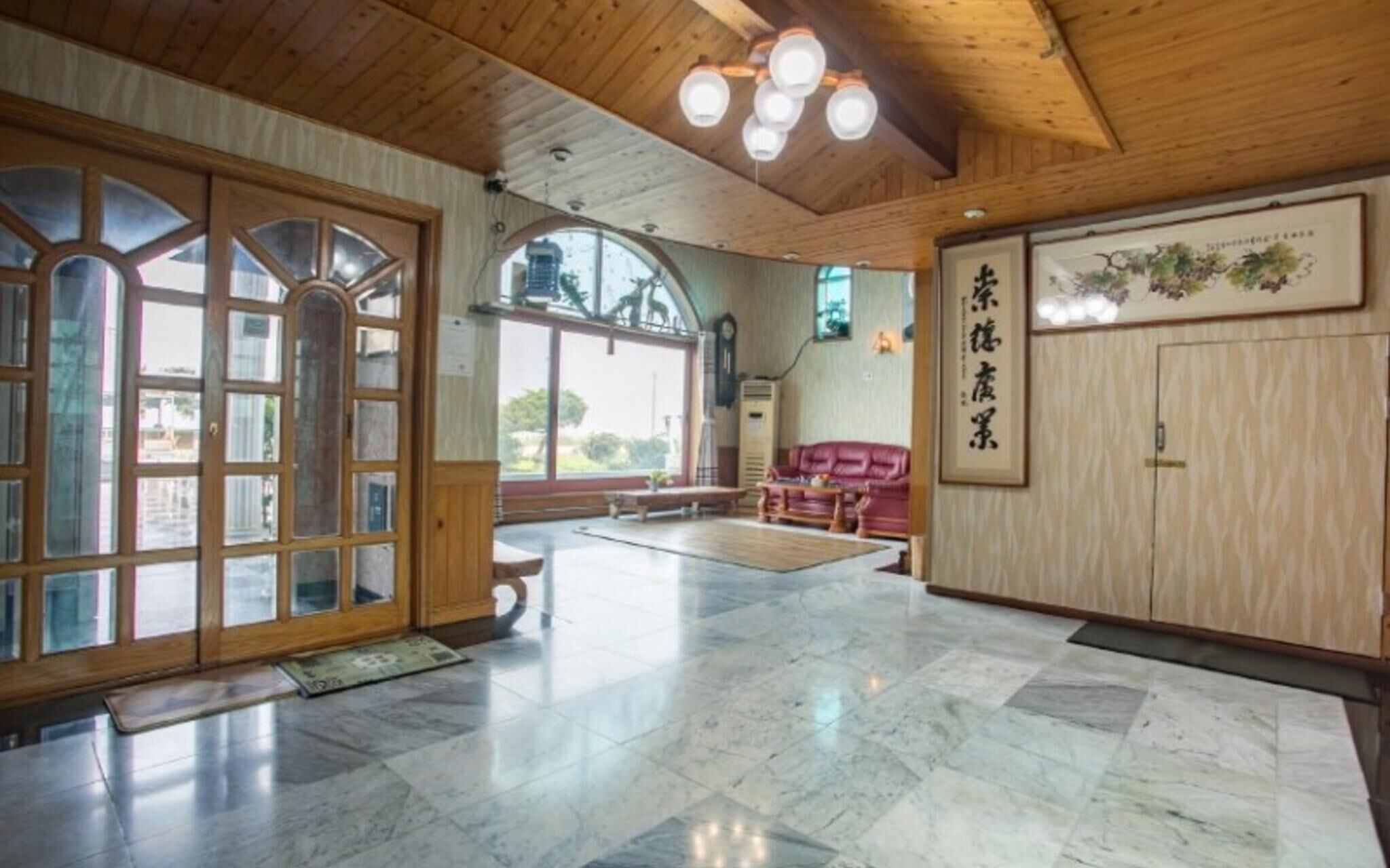 Namhae Badatga Byeoljang Pension