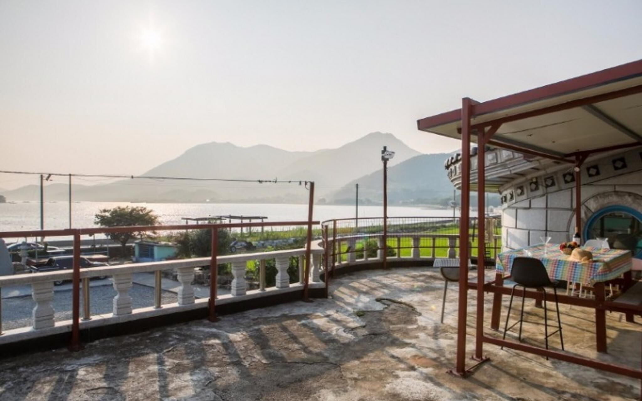 Namhae Badatga Byeoljang Pension