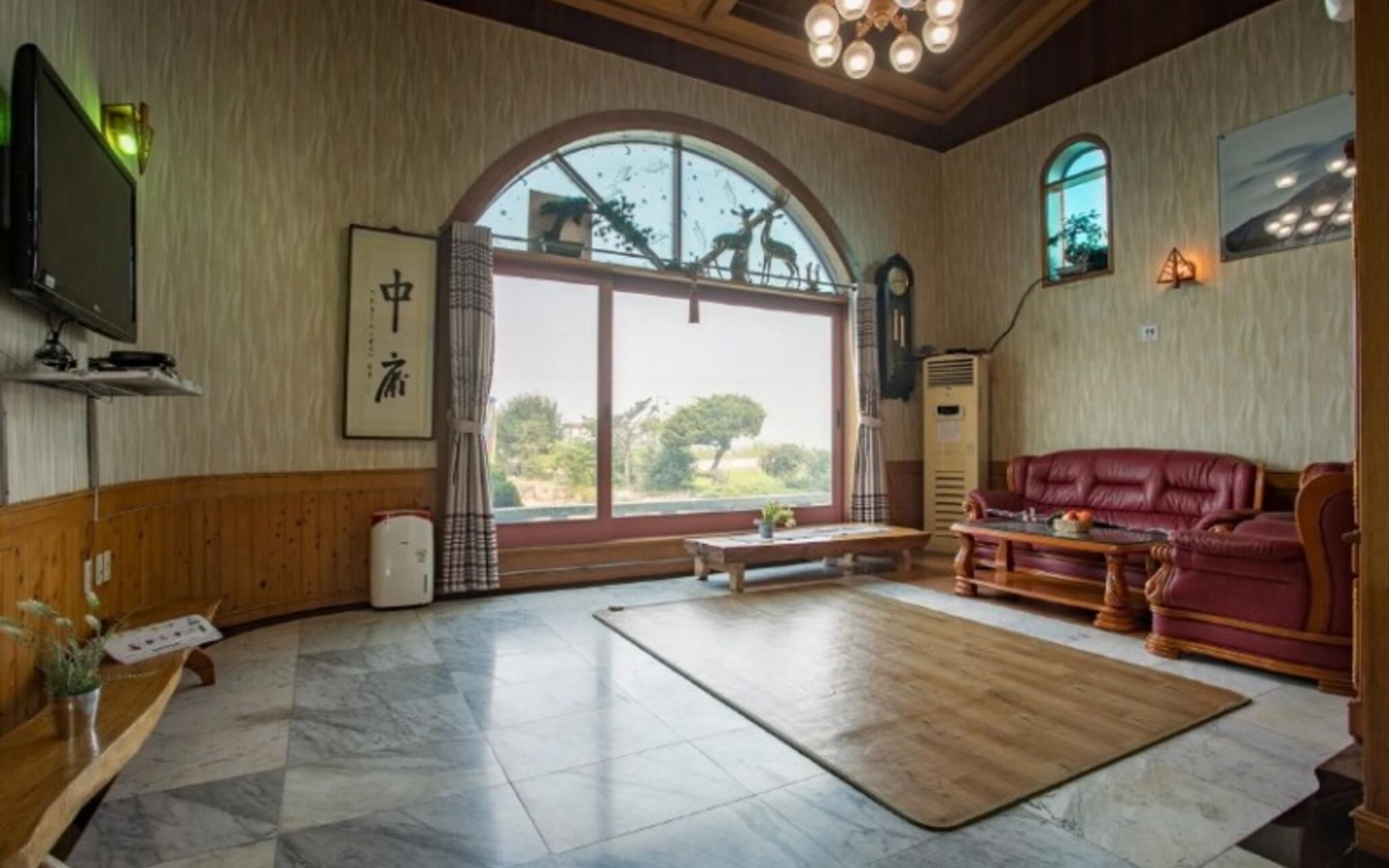 Namhae Badatga Byeoljang Pension