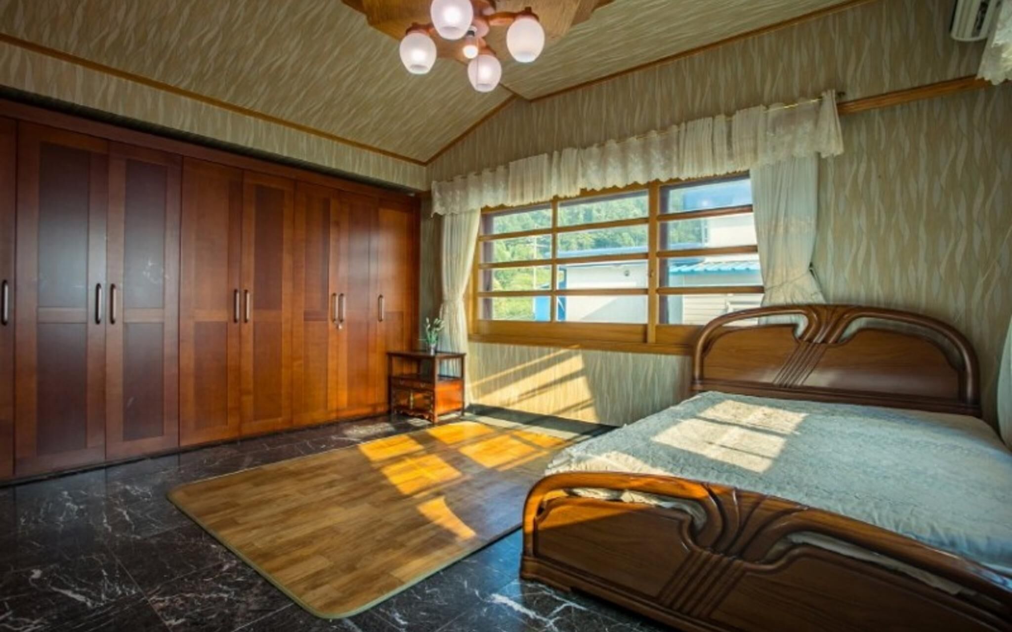 Namhae Badatga Byeoljang Pension