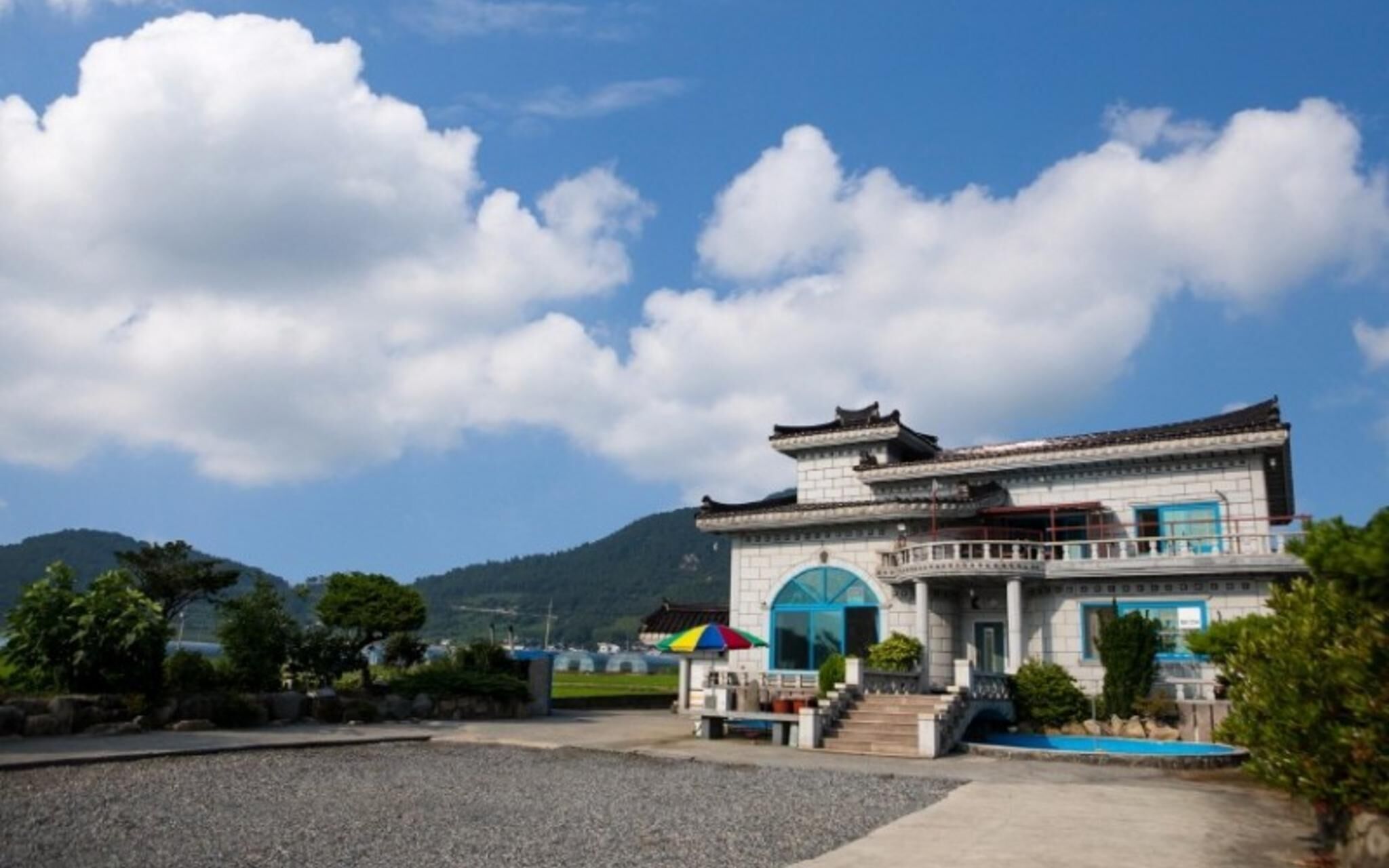 Namhae Badatga Byeoljang Pension