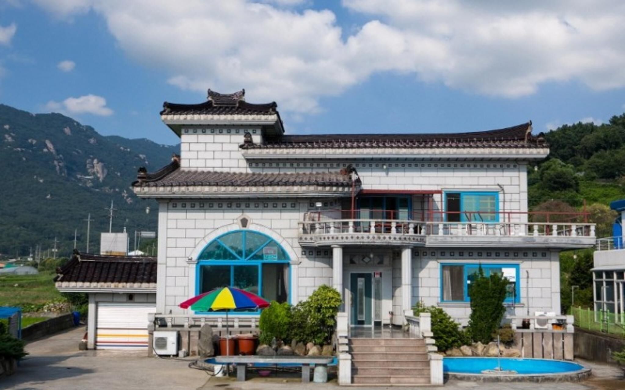Namhae Badatga Byeoljang Pension