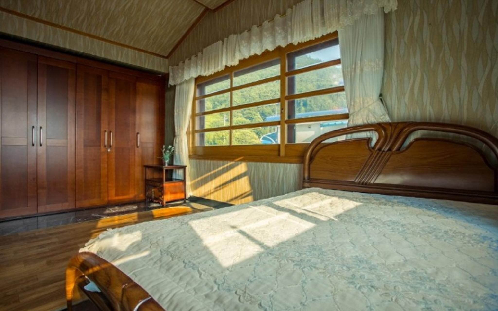 Namhae Badatga Byeoljang Pension