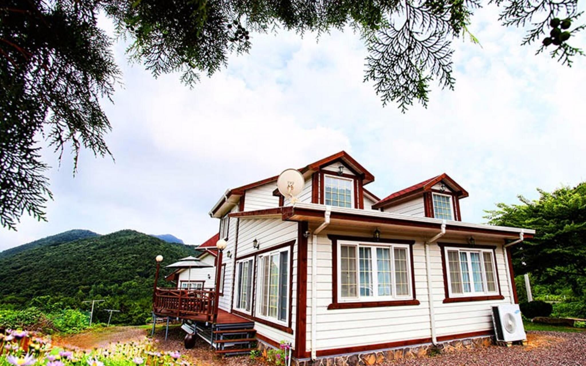Namhae Baramkkot Pension