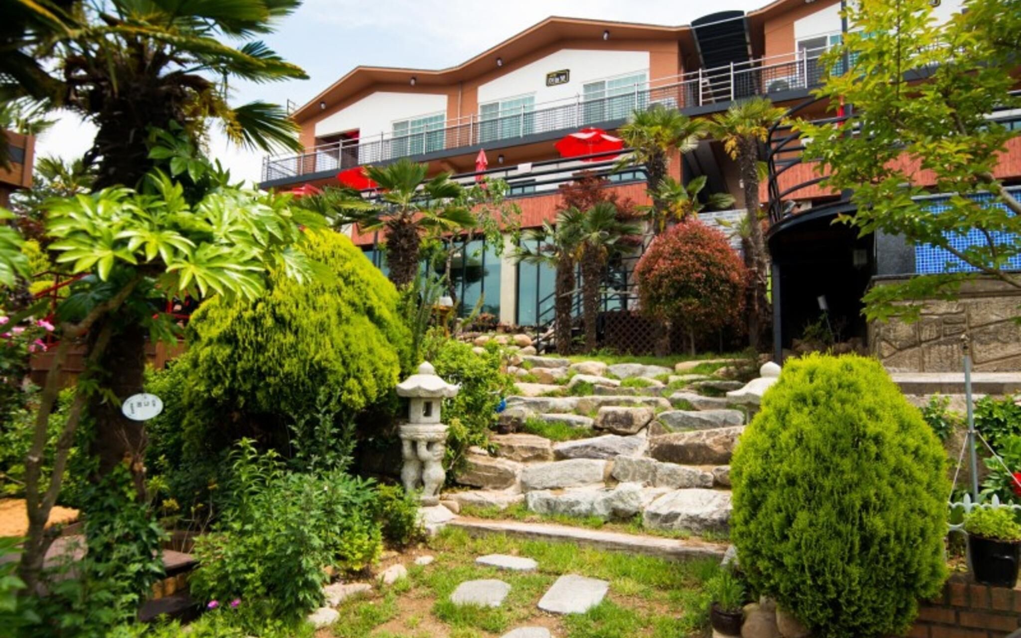 Namhae Skyblue Sea Pension