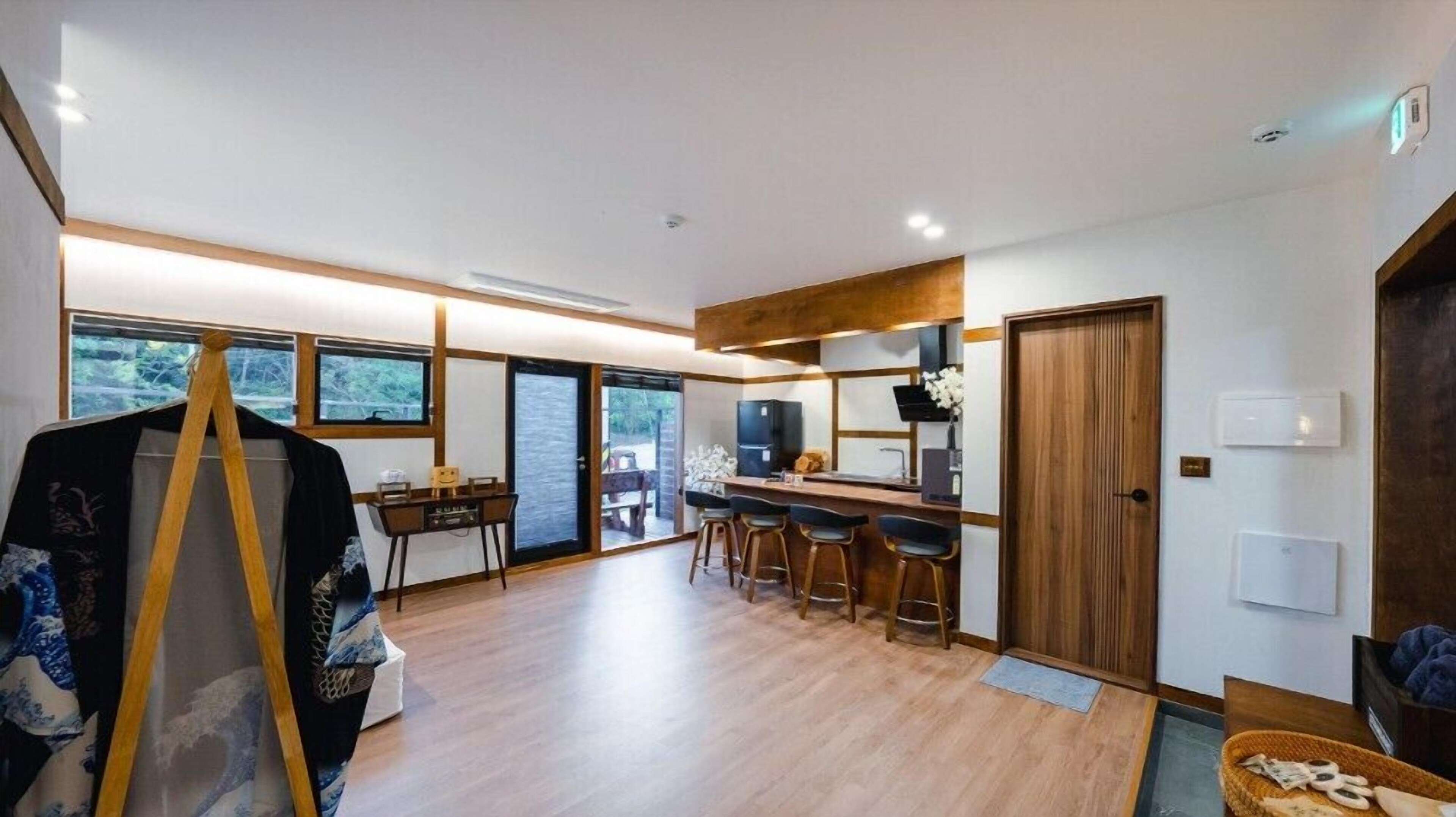 Guryong Ryokan