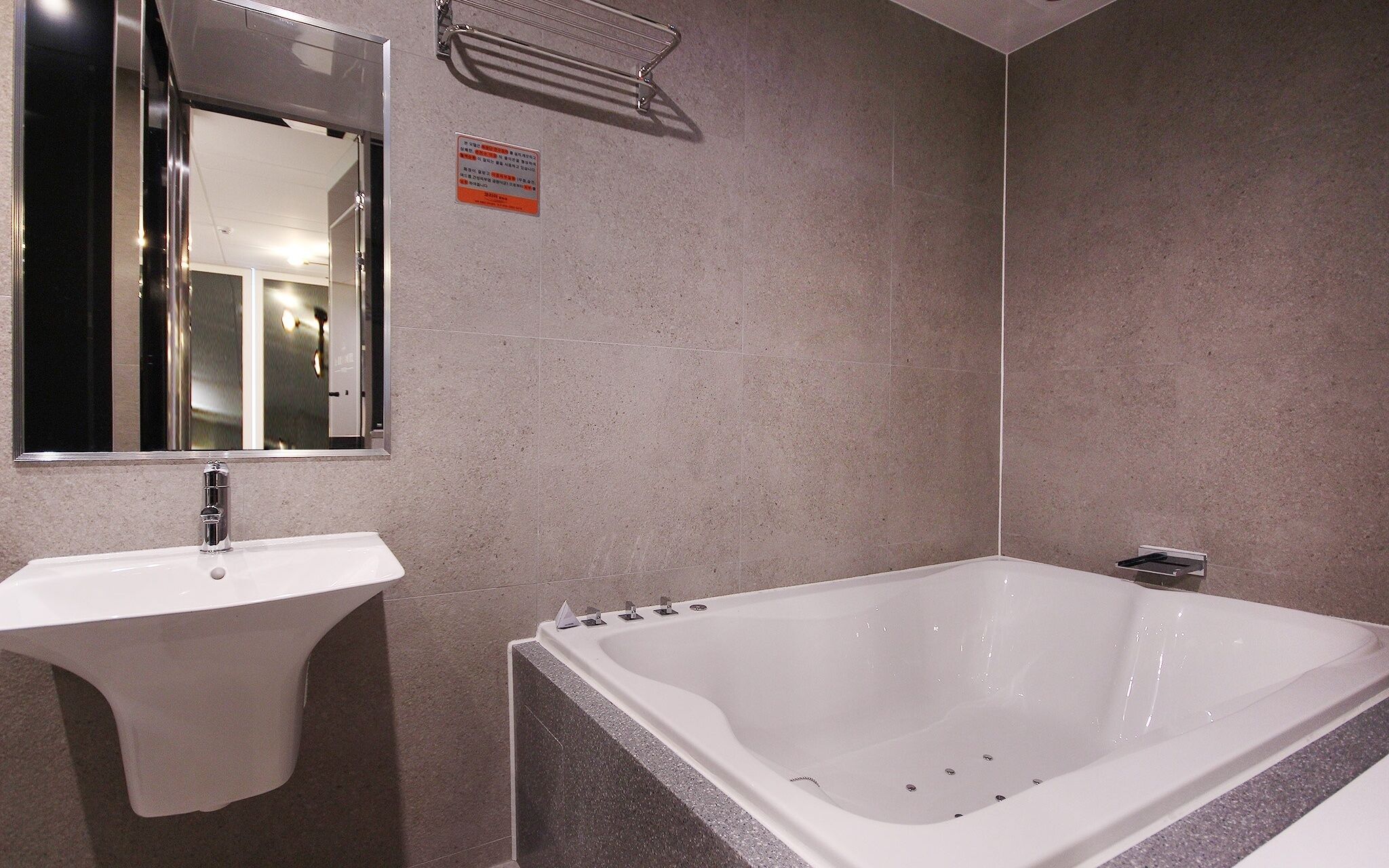Idea Hotel