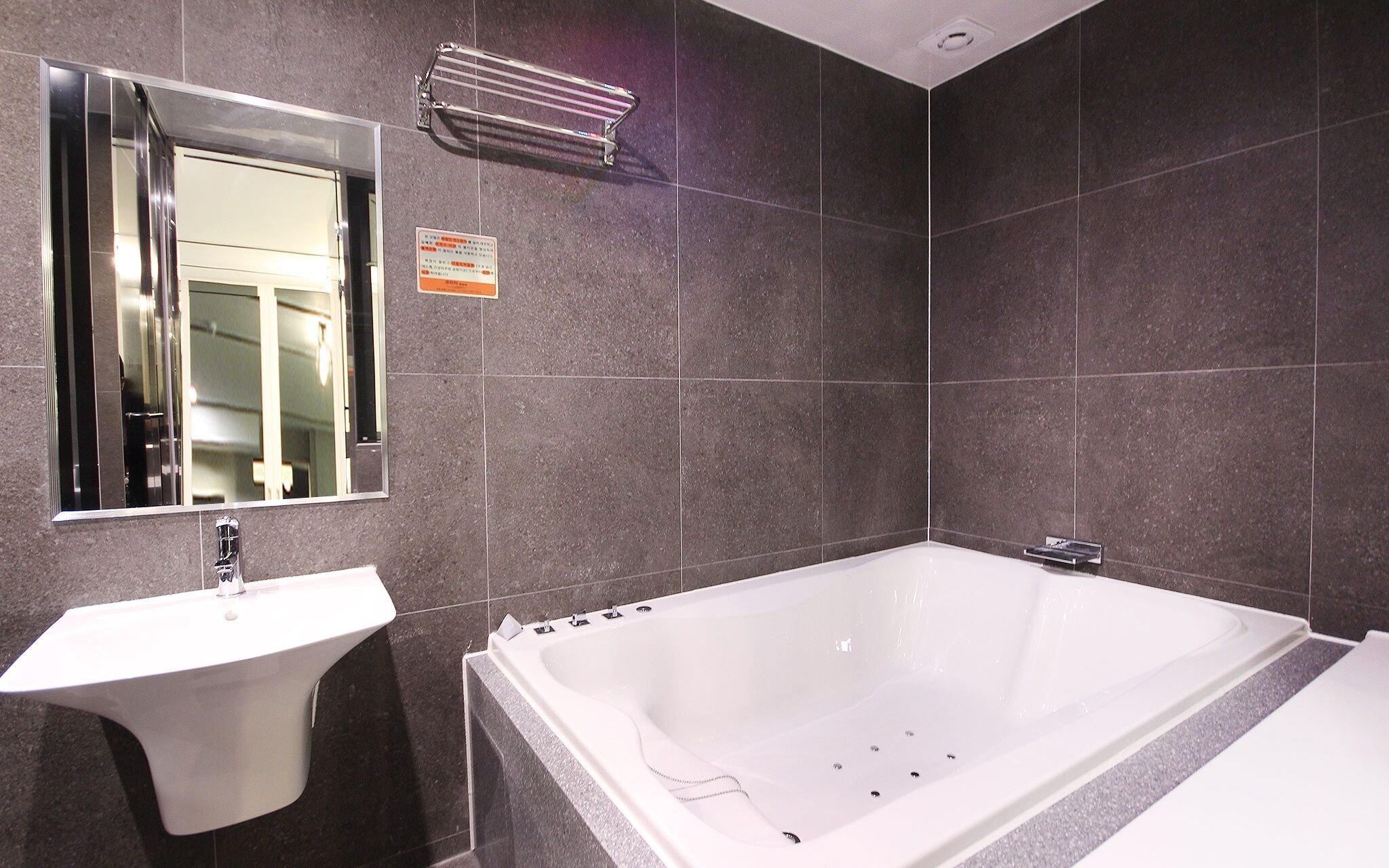 Idea Hotel