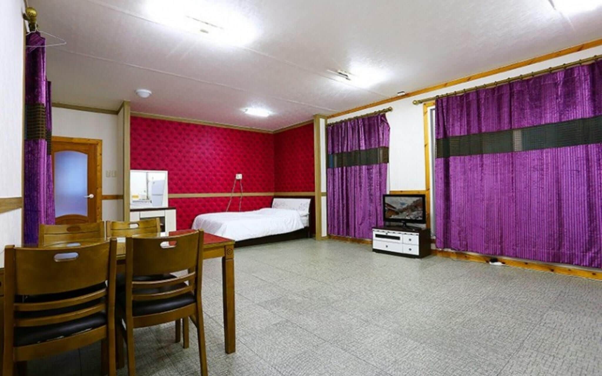 Eomeoni Pum Sok Maeul Pension