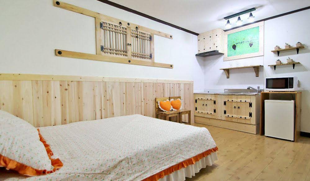 Daegwalnyeonng Wild Floaroma Pension